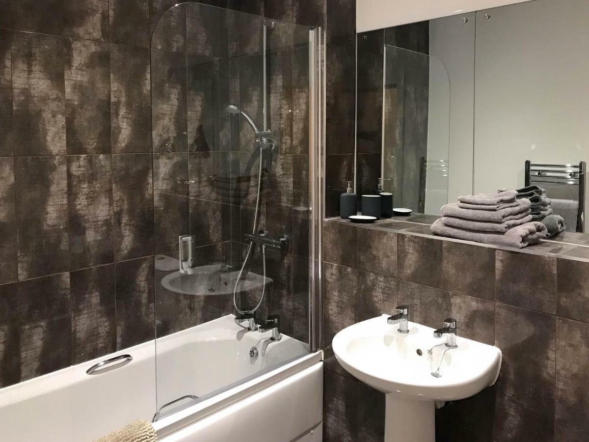 Luxury 1 Bed Apartment In City Centre With Parking เชสเตอร์ ภายนอก รูปภาพ