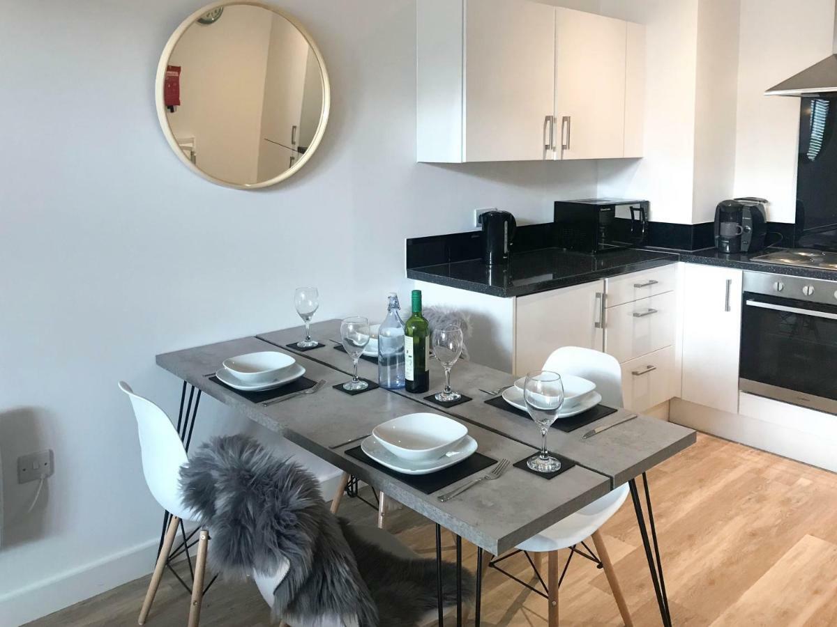 Luxury 1 Bed Apartment In City Centre With Parking เชสเตอร์ ภายนอก รูปภาพ