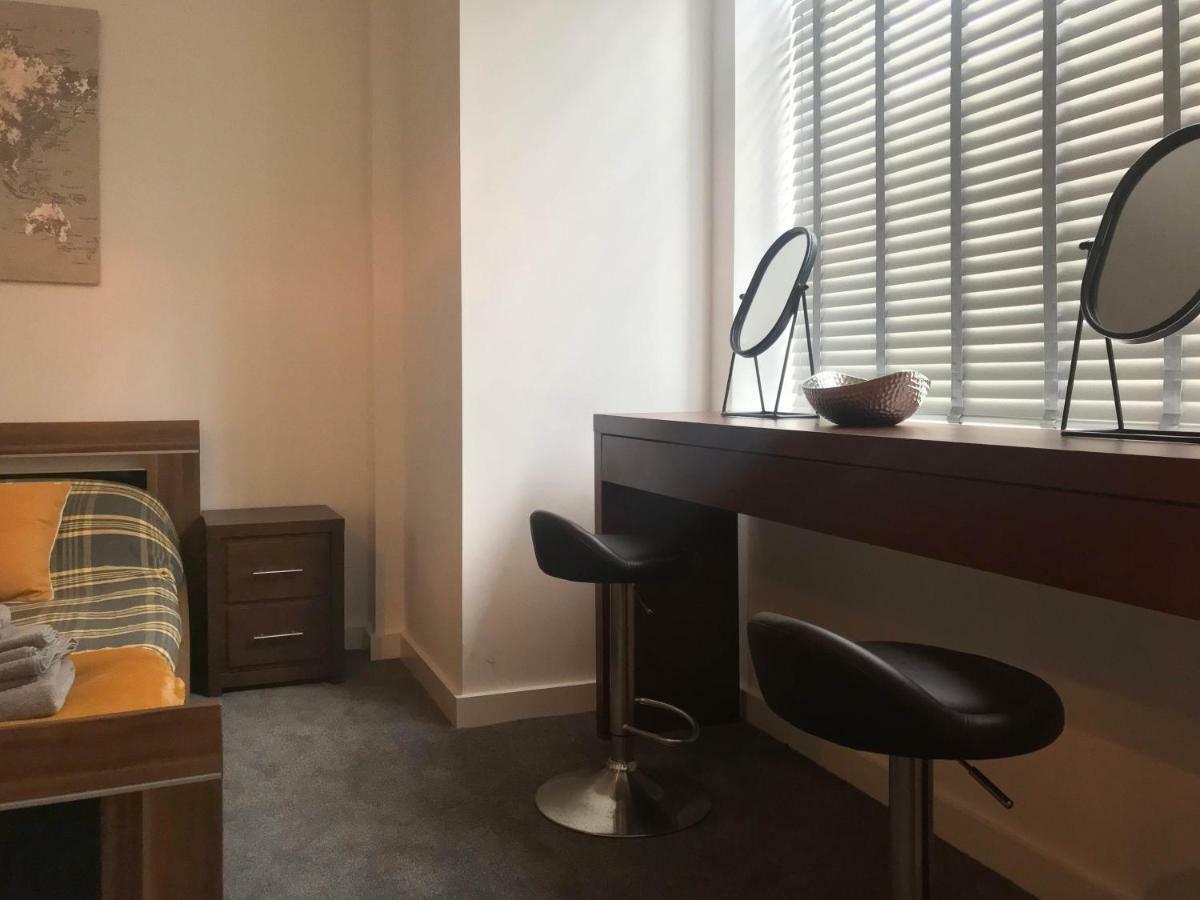 Luxury 1 Bed Apartment In City Centre With Parking เชสเตอร์ ภายนอก รูปภาพ