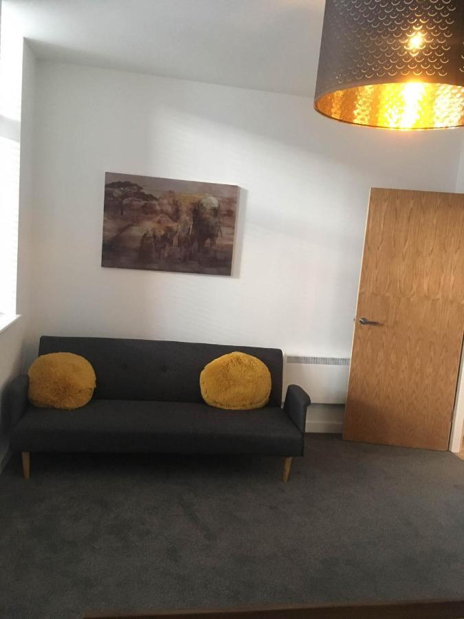 Luxury 1 Bed Apartment In City Centre With Parking เชสเตอร์ ภายนอก รูปภาพ